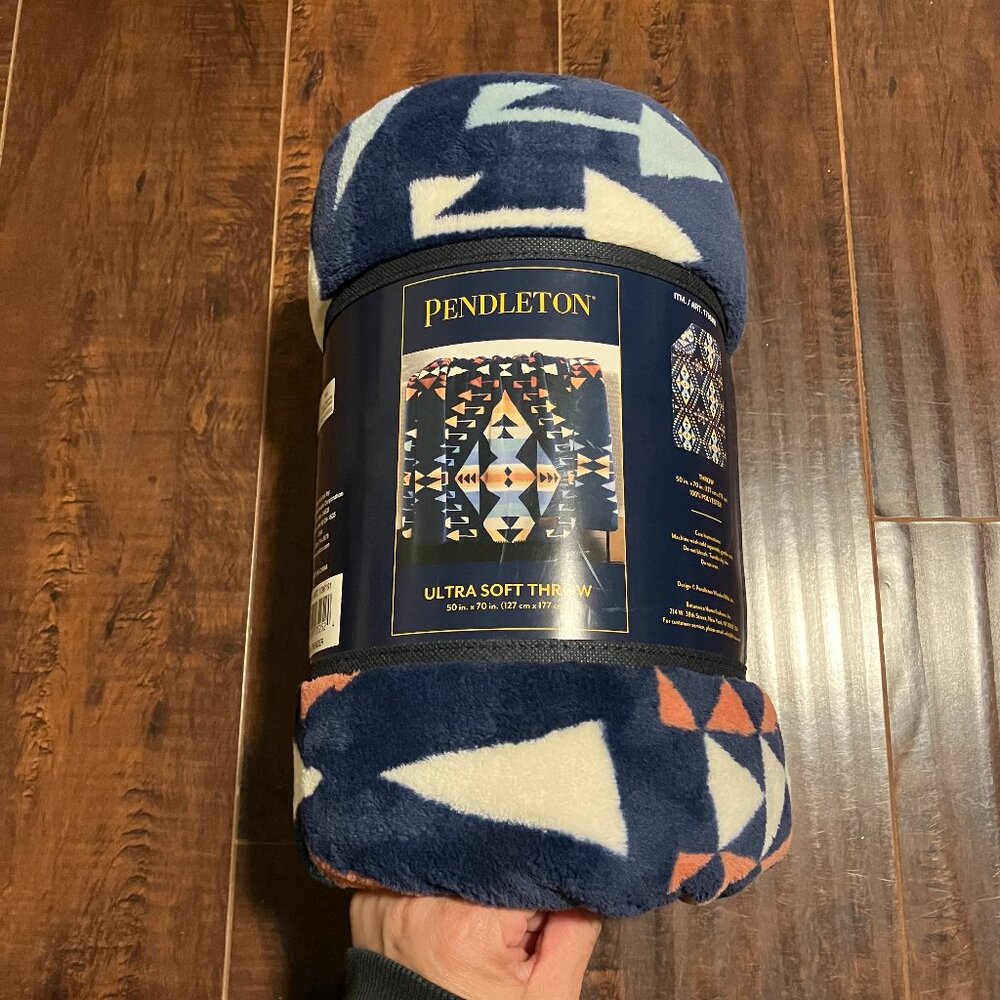 *NEW* Pendleton Plush Throw - 50" x 60" - Big Thunder